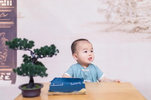达州怀孕肚子中间凹两边凸